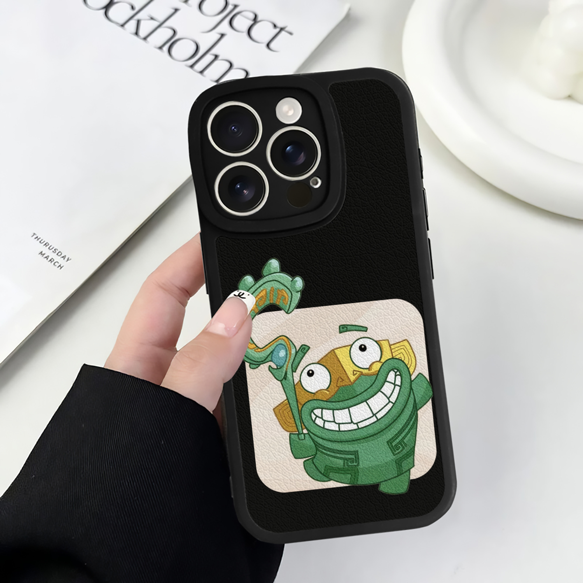（画像用） Ne Zha 2 ナタ 魔童の大暴れ 【iPhone 16シリーズ対応】シリコンスマホケース（レザー調） 材質：シリコン